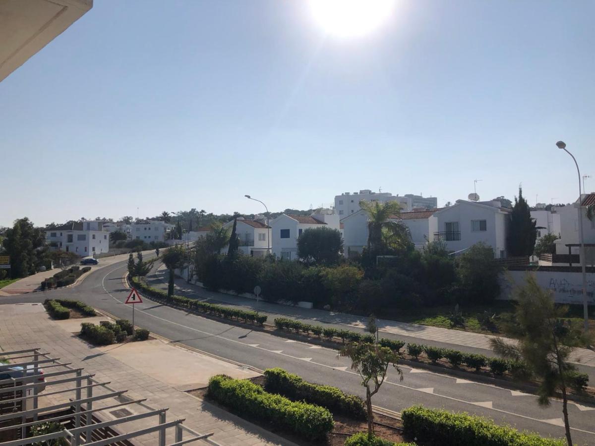 Sunny Holiday By Konnos Paralimni Exterior foto